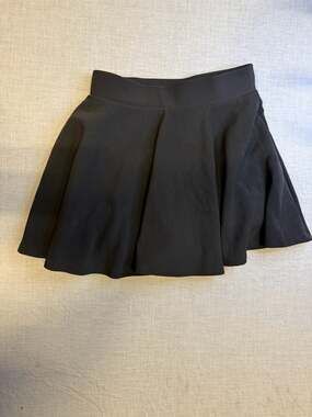 Zenana Black Scuba Flare Skort Size L
